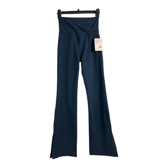 Danskin Slit Flare Pants D9712E Navy Blue Athletic Yoga Dance Pilates XS NWT New - Picture 1 of 7
